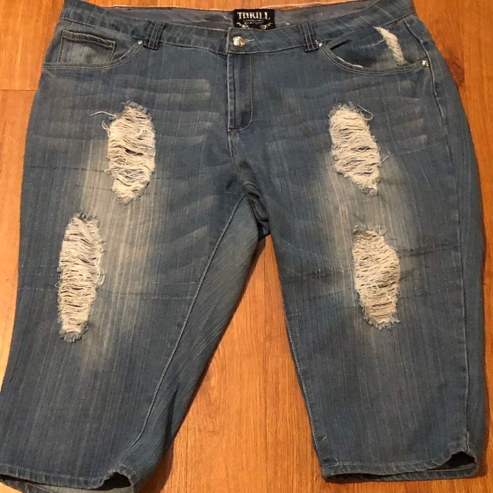 💅🏾20W - Distressed Denim Shorts